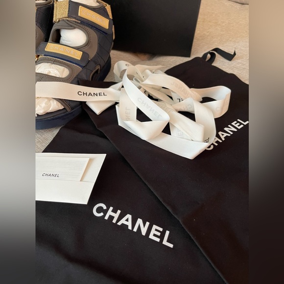 CHANEL 2021 Rubber Gladiator Sandals • Size 37.5 - Picture 2 of 16